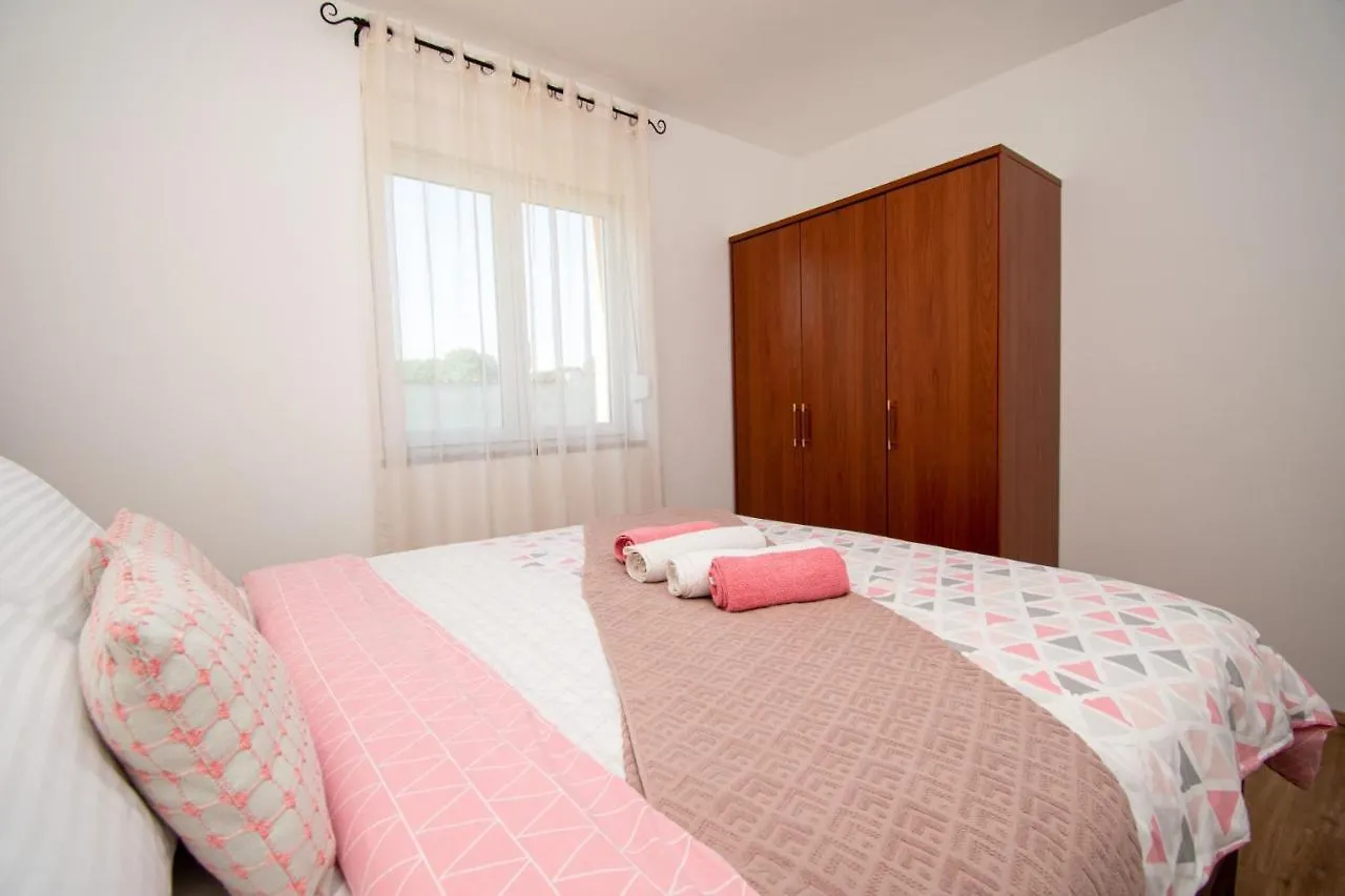 Villa Afrodita In Pula-Istrien 0*, Pula Kroatien